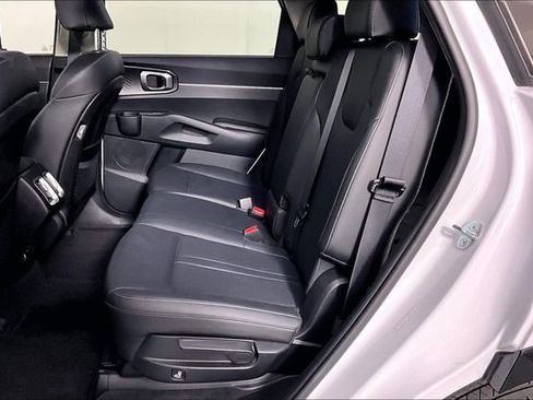 Certified 2023 Kia Sorento S w/ Panoramic Sunroof Package FWD image 3