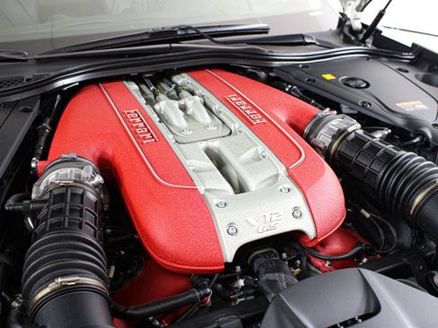 Used 2020 Ferrari 812 Superfast RWD image 65