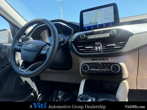 Used 2022 Ford Escape Titanium FWD image 32