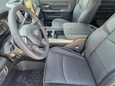 New 2026 RAM 2500 Laramie AWD/4WD image 12