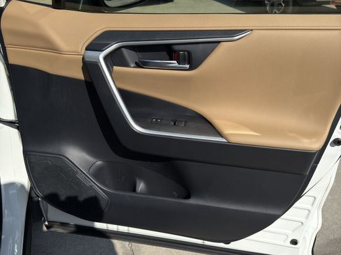 Used 2019 Toyota RAV4 Limited w/ Cold Weather Package FWD image 32