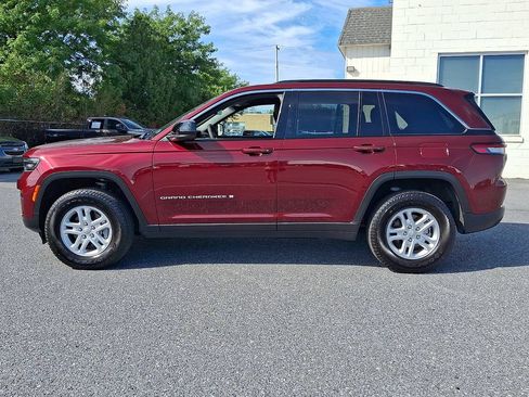 Used 2025 Jeep Grand Cherokee Laredo w/ Luxury Tech Group I AWD/4WD image 8