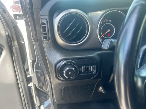 Used 2019 Jeep Wrangler Sport AWD/4WD image 10