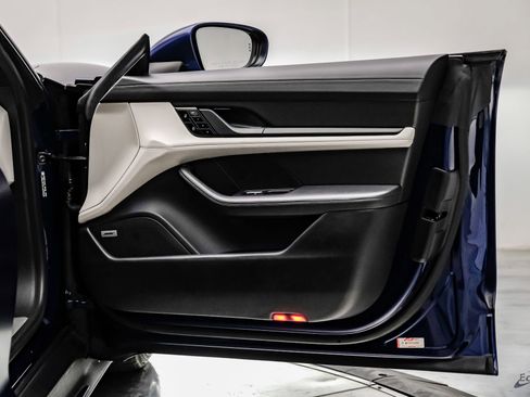 Used 2020 Porsche Taycan Turbo image 74