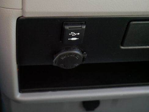Certified 2018 Toyota Sienna LE FWD image 28