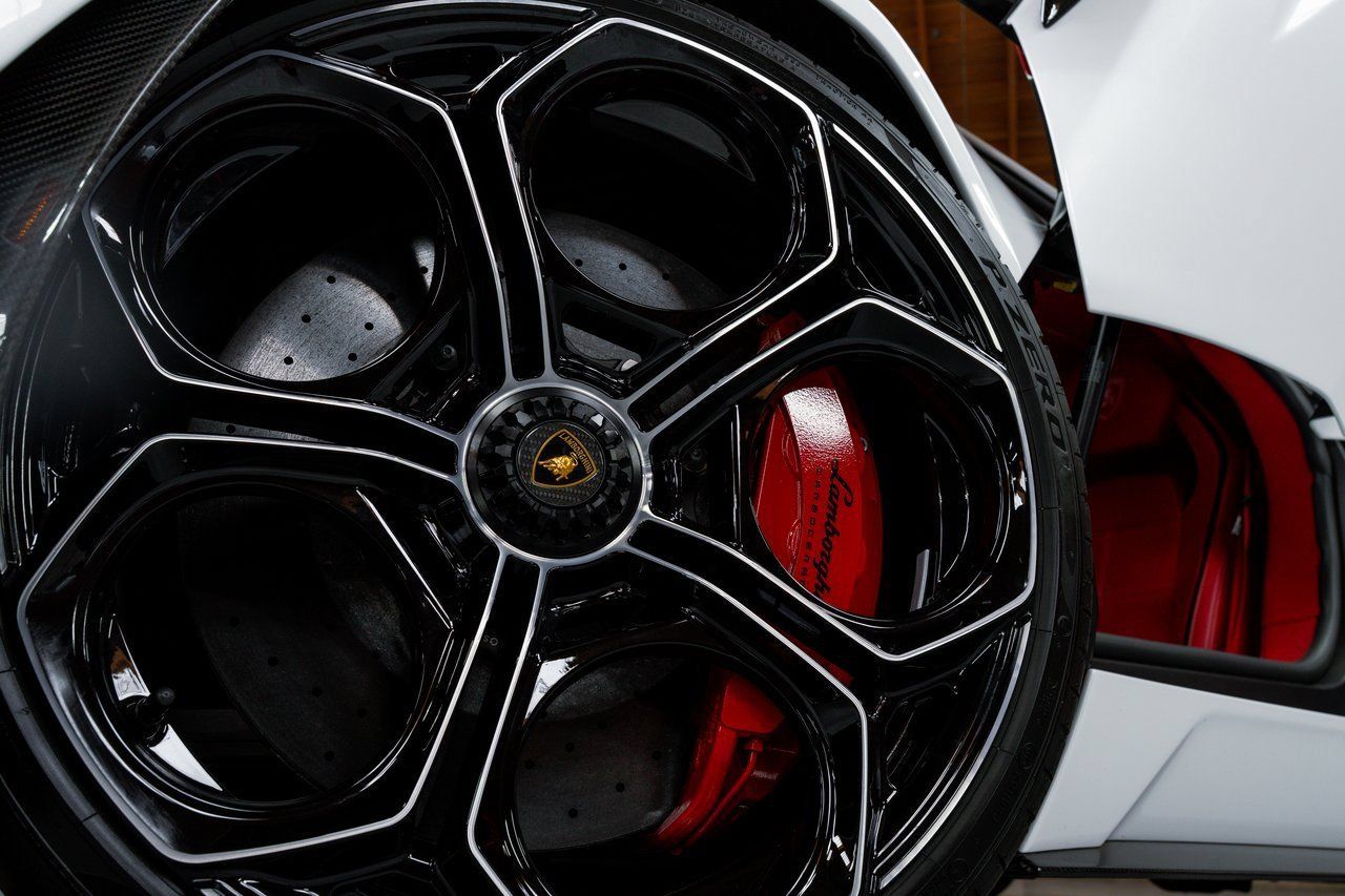 Used 2022 Lamborghini Aventador Countach AWD/4WD image 9