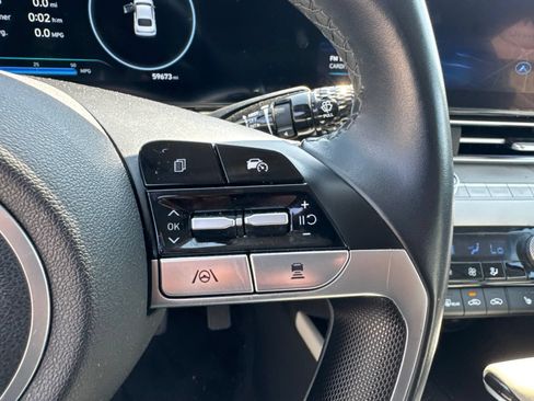 Certified 2024 Hyundai Elantra Limited FWD image 16