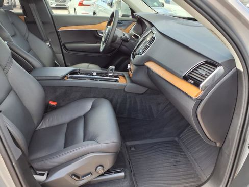 Certified 2024 Volvo XC90 T8 Plus w/ Protection Package Premier image 11