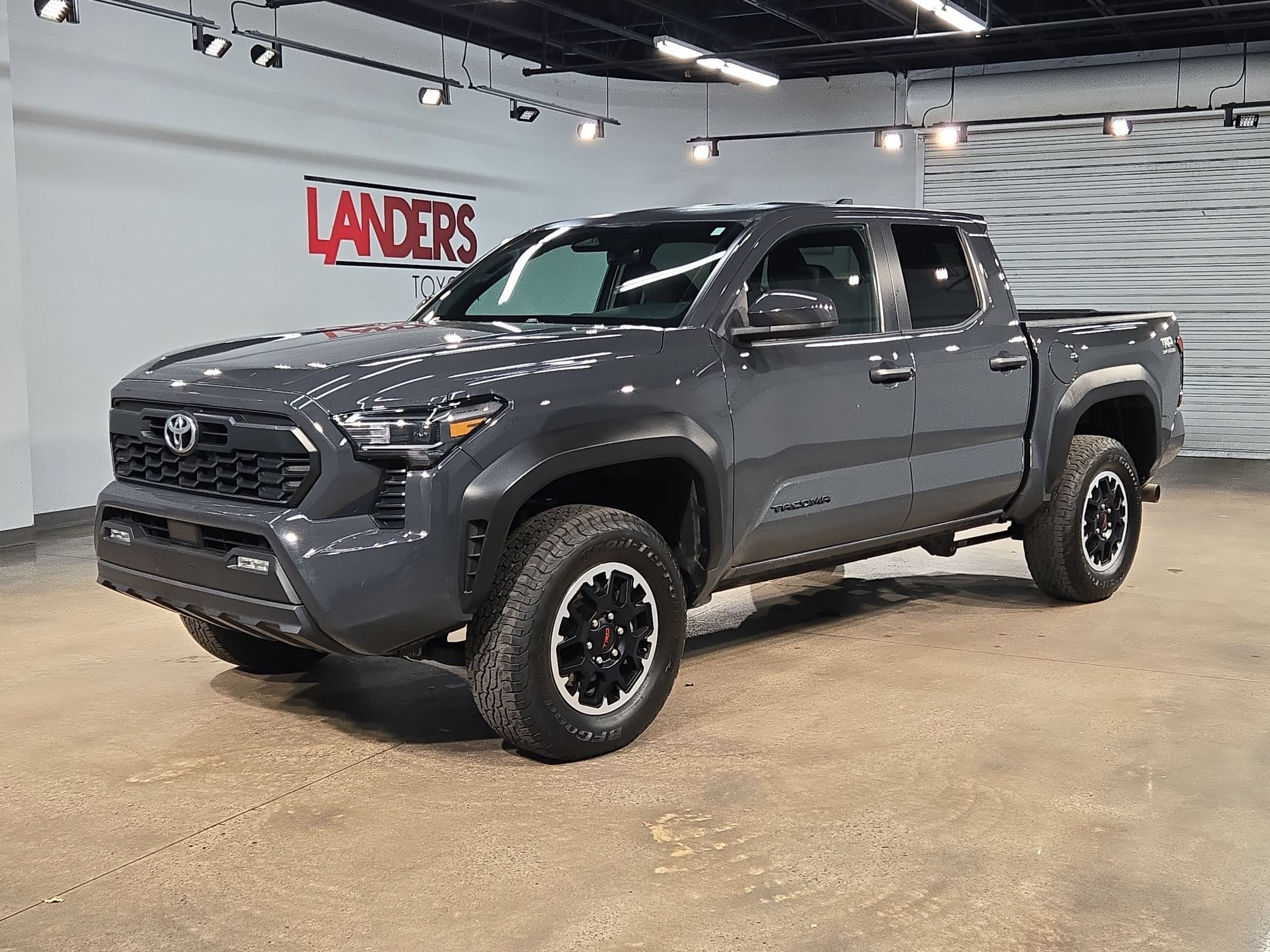 Certified 2025 Toyota Tacoma TRD Off-Road AWD/4WD image 3