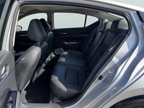 Used 2024 Nissan Altima 2.5 SR FWD image 31