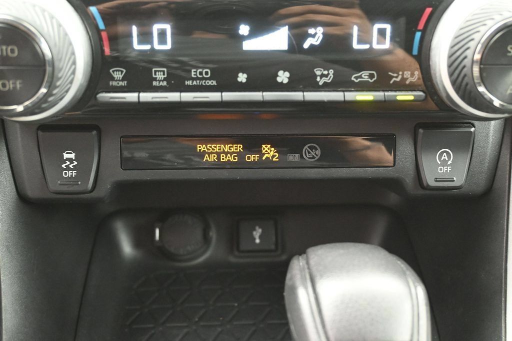 Used 2021 Toyota RAV4 XLE AWD/4WD image 23