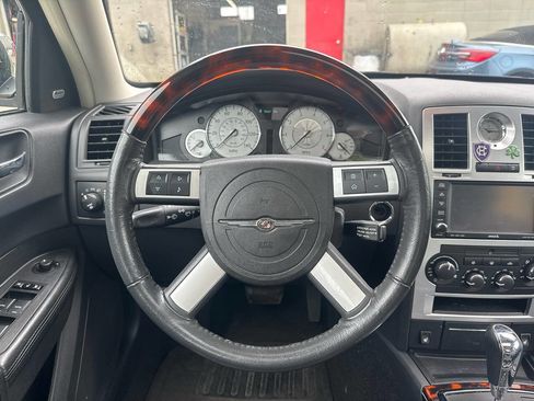 Used 2010 Chrysler 300 Limited RWD image 16