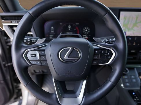 Used 2024 Lexus GX 550 AWD/4WD image 12