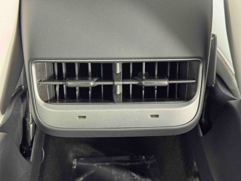 Used 2021 Tesla Model Y Long Range image 34