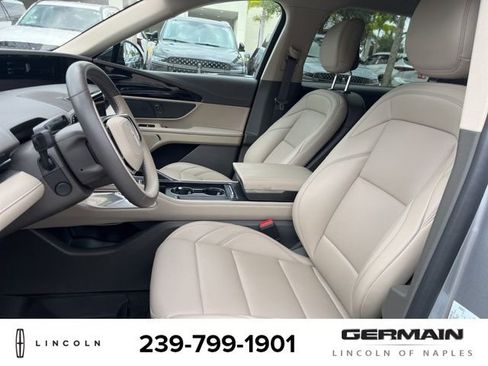 Used 2025 Lincoln Nautilus Premier AWD/4WD image 12