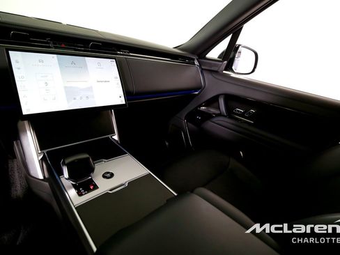 Used 2025 Land Rover Range Rover SV AWD/4WD image 16