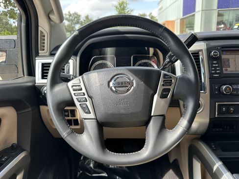 Used 2016 Nissan Titan SV image 17