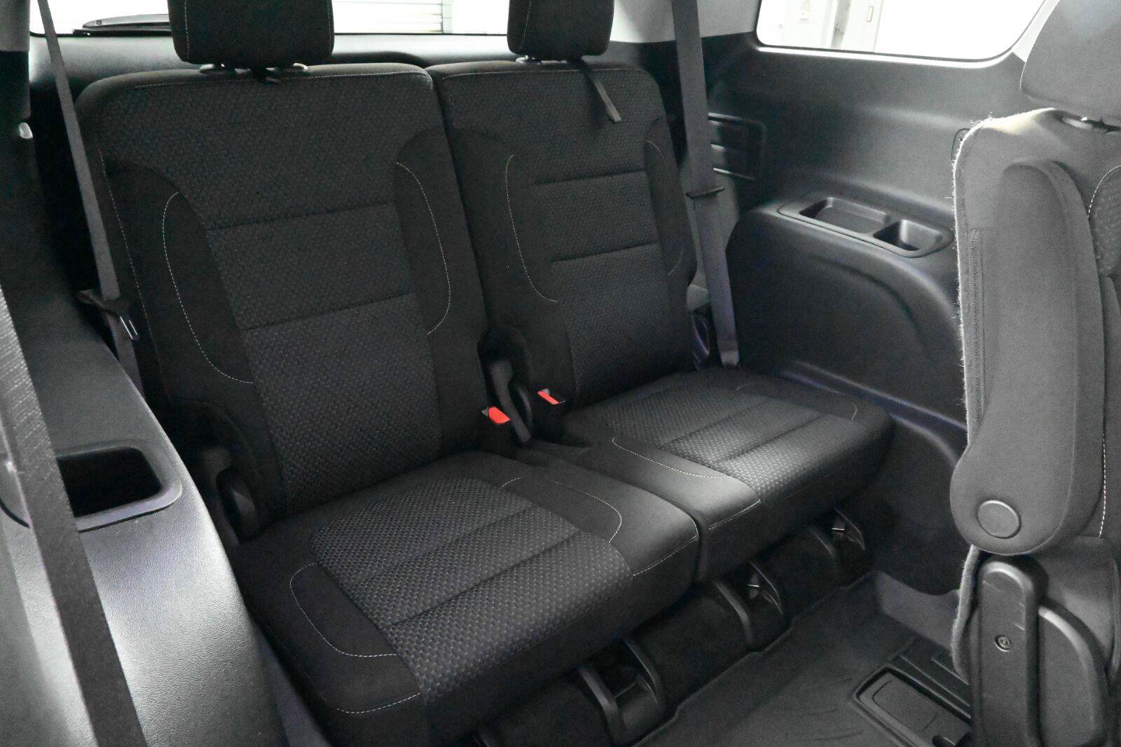 Used 2021 GMC Acadia SLE w/ Driver Convenience Package FWD image 12