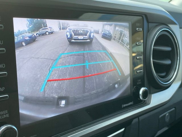 Used 2020 Toyota Tacoma SR5 AWD/4WD image 14