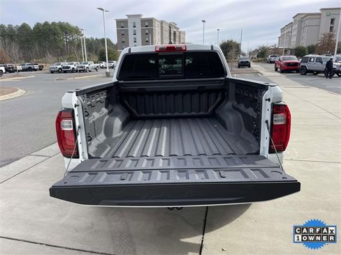 Used 2024 GMC Canyon Elevation w/ Convenience Package image 9