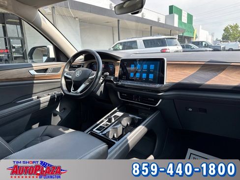 Used 2025 Volkswagen Atlas SE AWD/4WD image 46