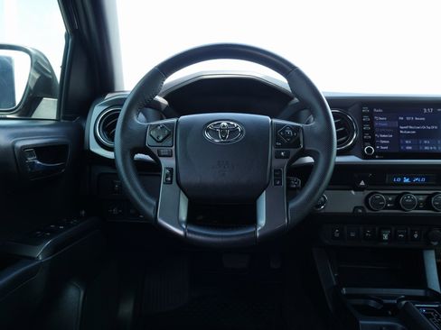 Used 2022 Toyota Tacoma TRD Sport image 19