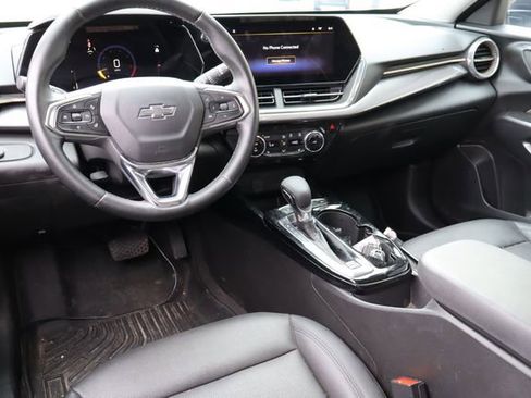 Used 2025 Chevrolet Trax ACTIV w/ Driver Confidence Package FWD image 4