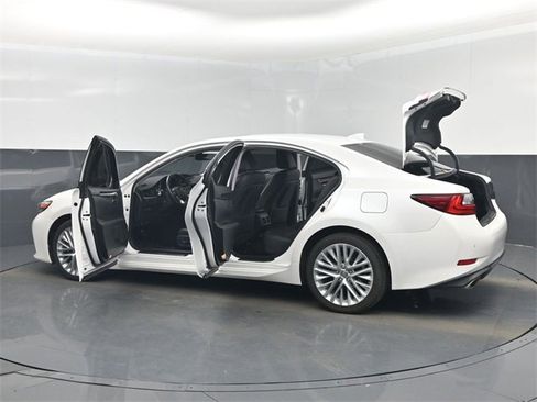 Used 2016 Lexus ES 350 w/ Luxury Package w/Wood Trim image 57