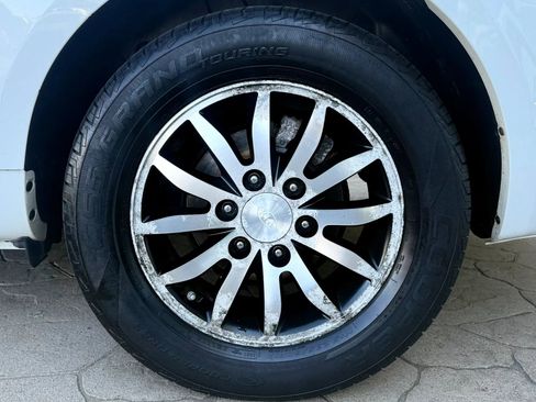 Used 2011 Kia Sedona EX FWD image 50