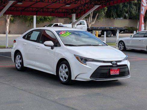Used 2024 Toyota Corolla LE image 3