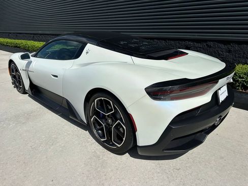 Used 2023 Maserati MC20 Coupe RWD image 3