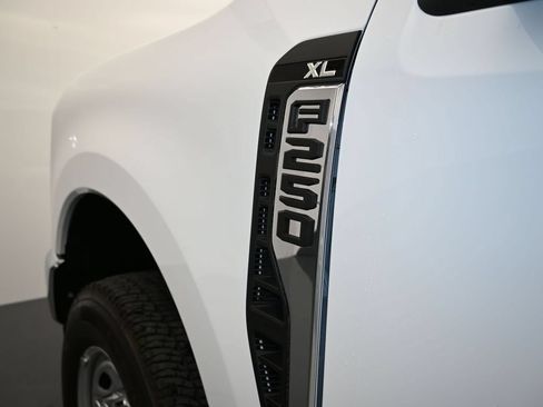 New 2026 Ford F250 XL w/ XL Chrome Package AWD/4WD image 10