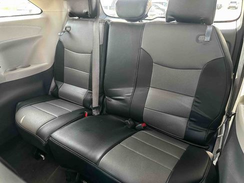 Used 2023 Toyota Sienna LE FWD image 20