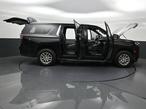 Used 2021 Chevrolet Suburban LT RWD image 34