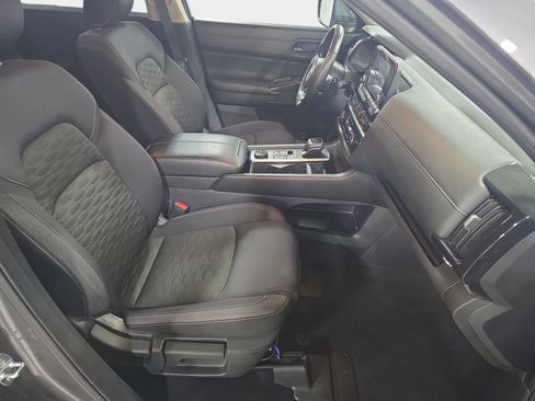 Used 2025 Nissan Pathfinder SV AWD/4WD image 10