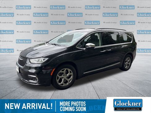 Used 2022 Chrysler Pacifica Limited FWD image 1