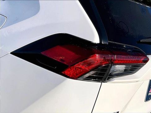 Used 2021 Toyota RAV4 LE image 29