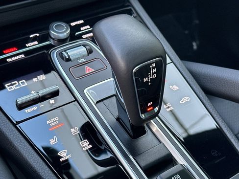 Used 2023 Porsche Cayenne Platinum Edition image 22