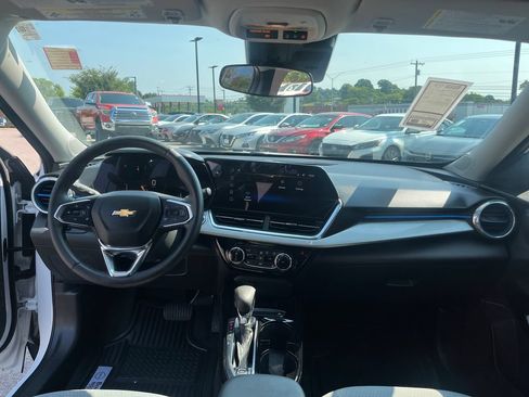 Used 2024 Chevrolet Trax LT w/ Driver Confidence Package FWD image 21