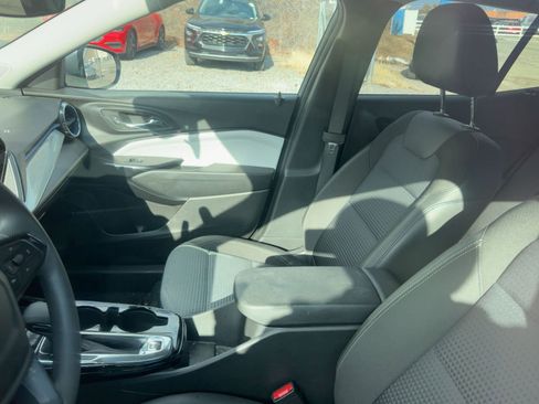 Used 2025 Chevrolet Trax LT image 7