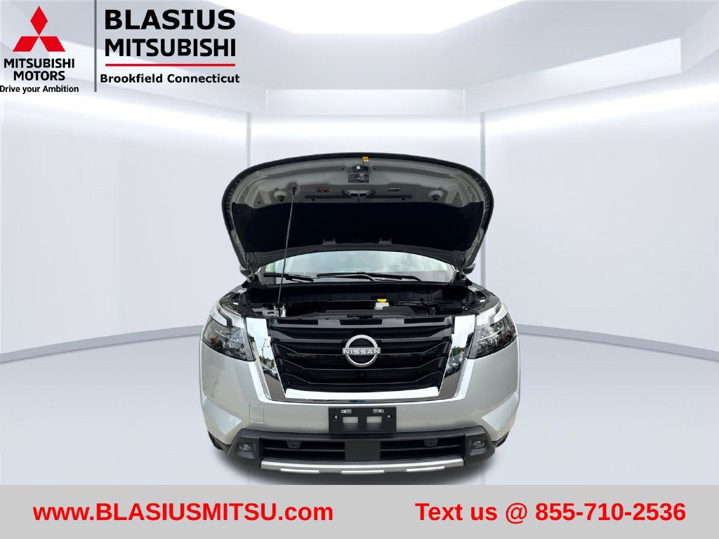Used 2025 Nissan Pathfinder SL AWD/4WD image 42