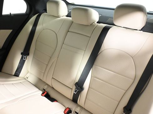 Used 2019 Mercedes-Benz C 300 4MATIC Sedan image 4