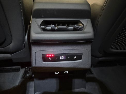 Used 2025 Audi A6 e-tron Premium Plus w/ Premium Plus RWD image 28