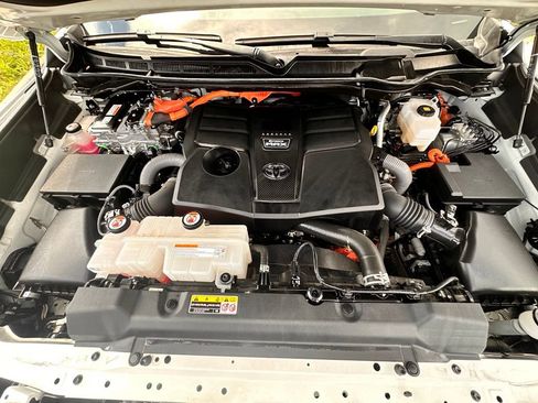 Used 2024 Toyota Tundra Limited w/ TRD Off-Road Package AWD/4WD image 32
