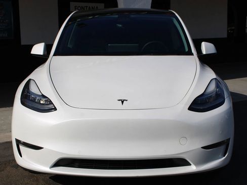Used 2022 Tesla Model Y Long Range AWD/4WD image 2