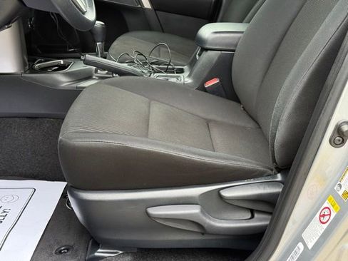 Used 2018 Toyota RAV4 LE FWD image 14