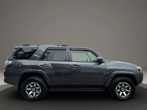 Used 2017 Toyota 4Runner TRD Off-Road AWD/4WD image 10