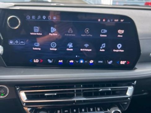 Used 2025 Chevrolet Traverse LT AWD/4WD image 16