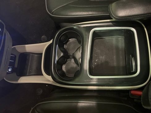Used 2020 Chrysler Pacifica Limited FWD image 34