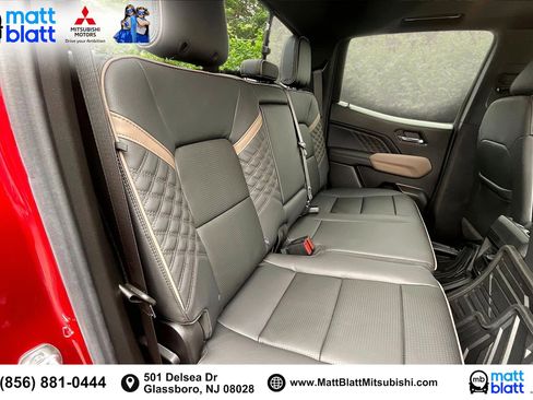 Used 2024 GMC Canyon Denali image 29